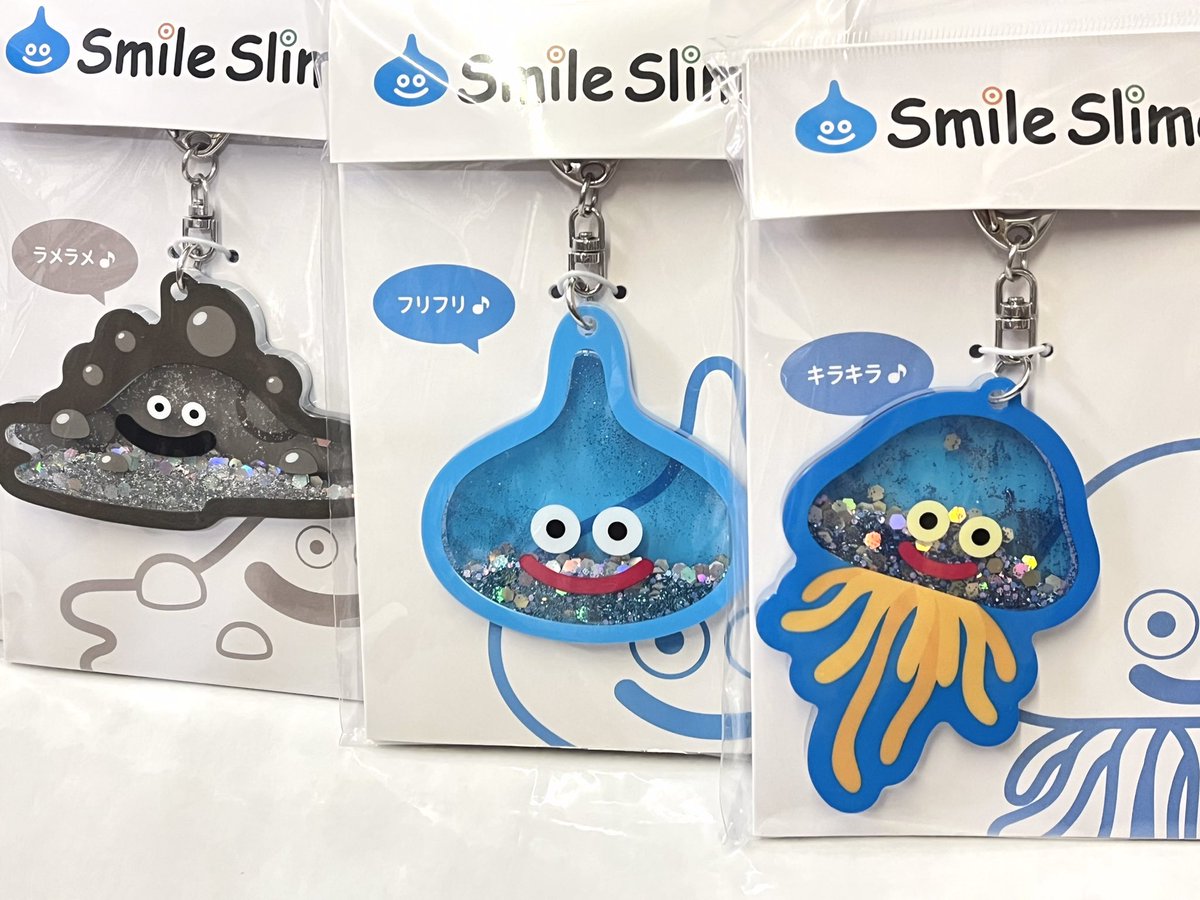 supapote_otaro's tweet photo. ☺︎☺︎☺︎スマイルスライム☺︎☺︎☺︎
ラメでキラキラ！キーホルダー✨
入荷しました👏🏻🌟

ざくざくラメが揺れてキラッキラ🧚‍♀️✨
夏にピッタリ🌞

#ドラゴンクエスト #スライム #キーホルダー #スーパーポテト #オタロード #ラメラメ♪フリフリ♪キラキラ♪ https://t.co/RuOwlHTpyq
