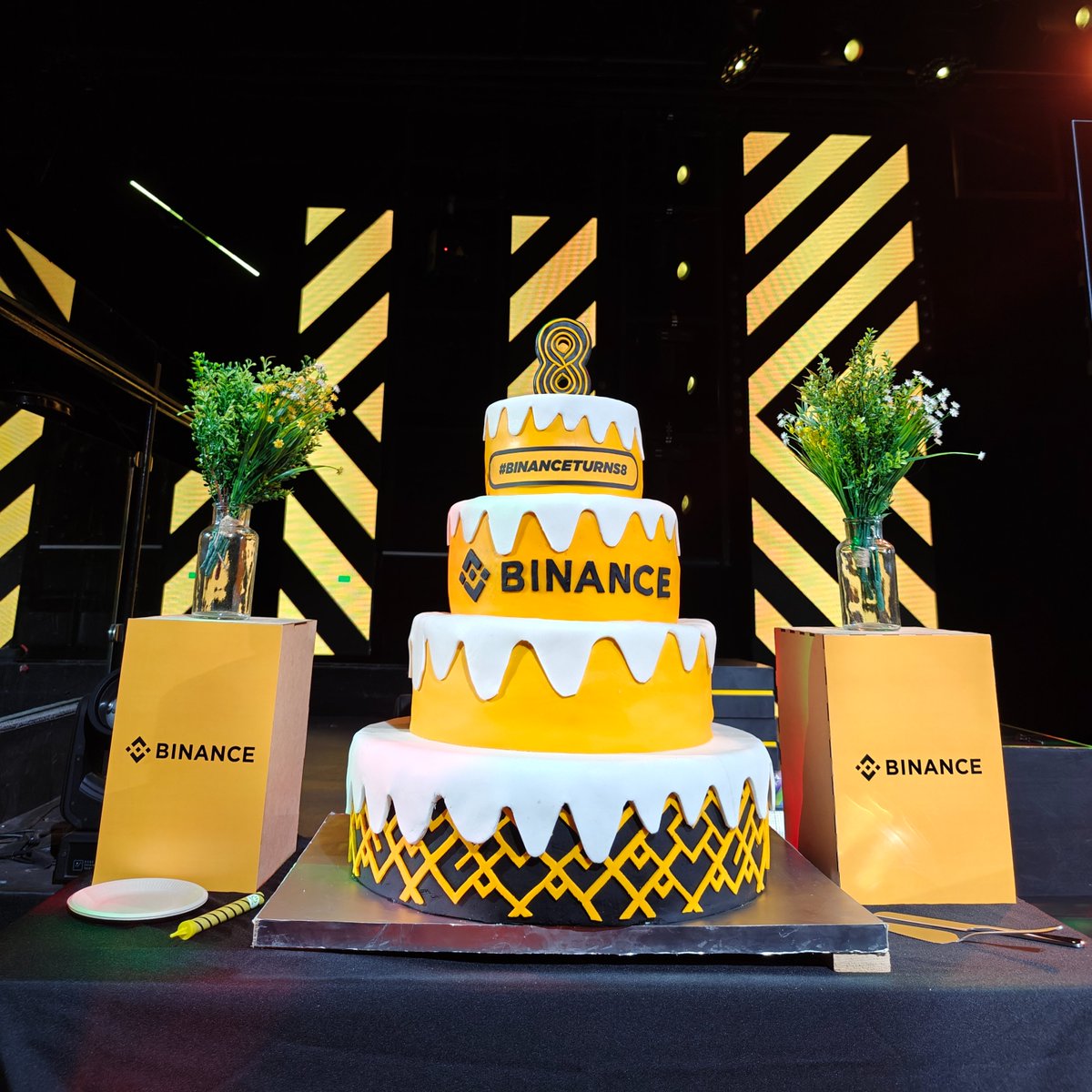 ¿Quién quiere una rebanada de pastel? 🎂
#BinanceTurns8