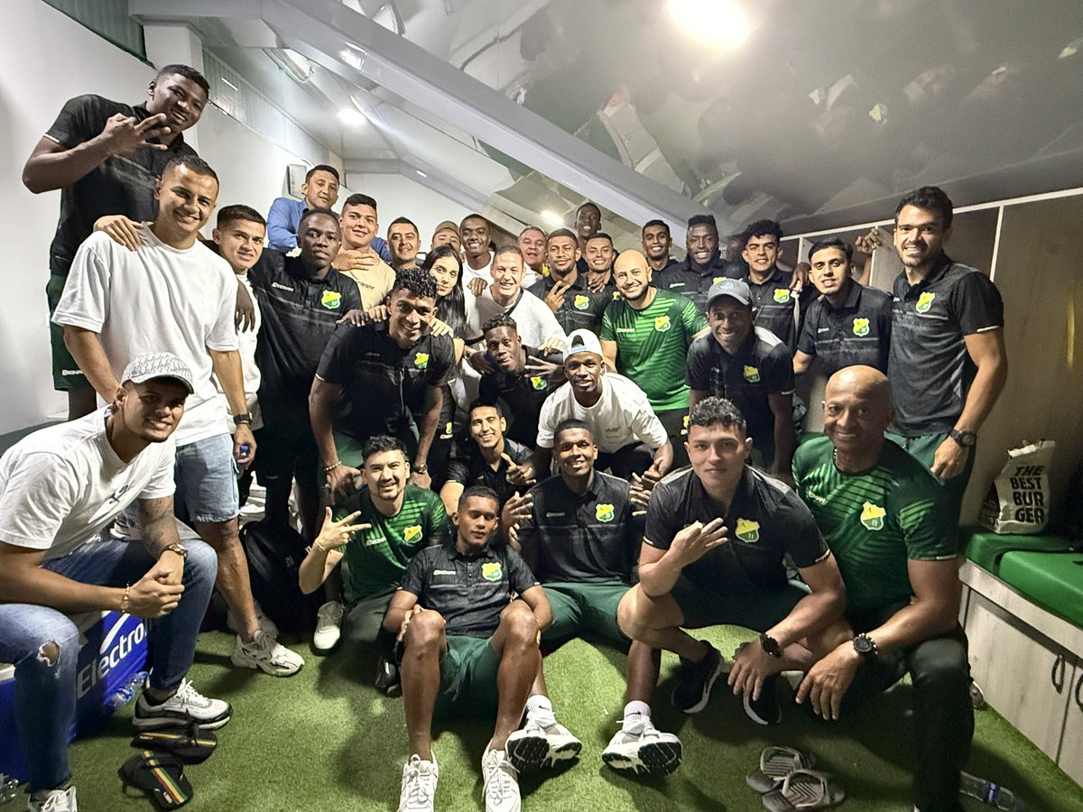 AtleticoHuilaof's tweet photo. 📸 Primeros 3 puntos en casa, gran esfuerzo el día de hoy ⚽️💛💚( Te extrañamos @presihuila )

#OrgulloOpita🔰 https://t.co/ZRYeQc2Gqp
