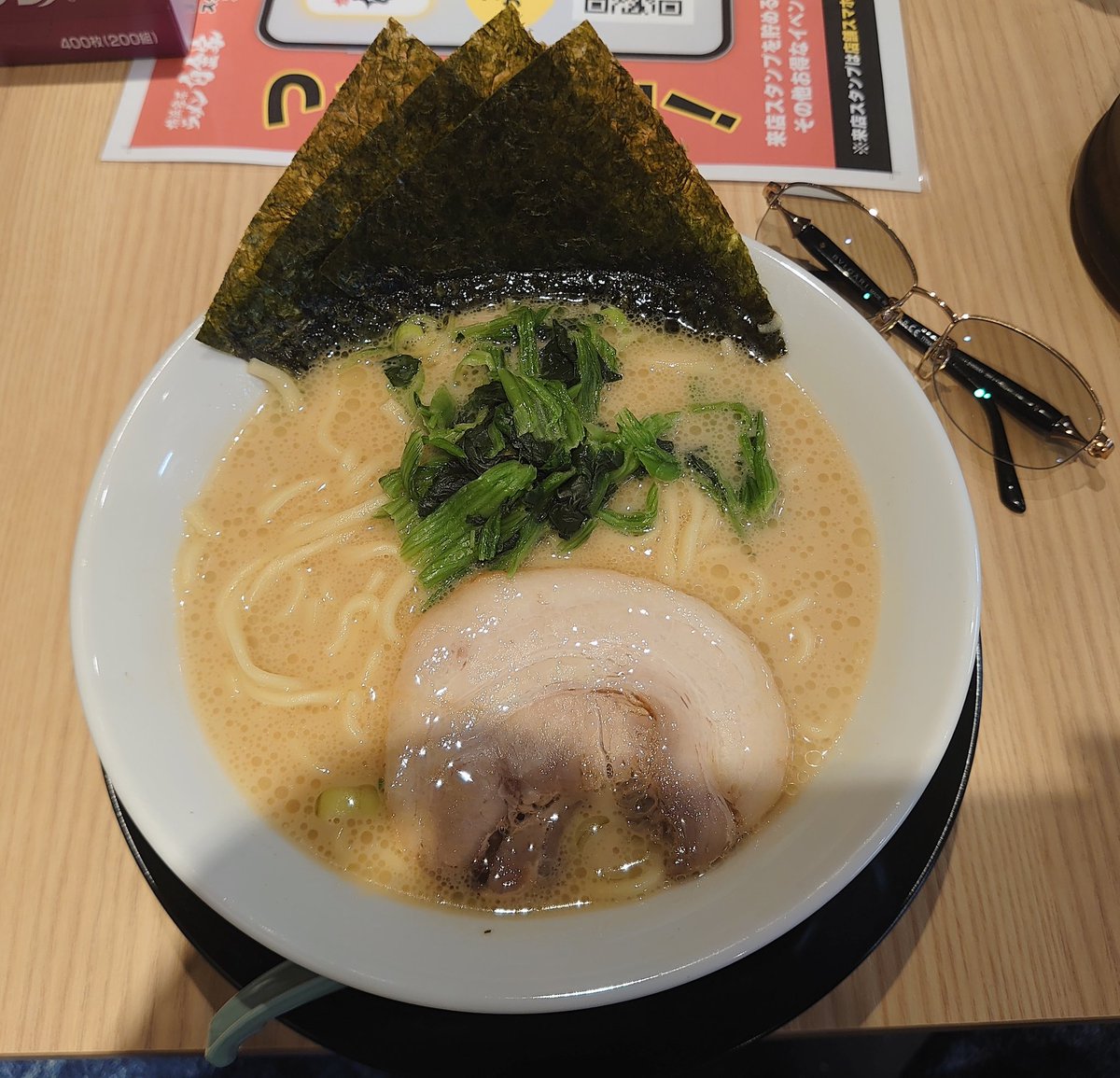 今日の昼ラー
本日オープン　横浜家系ラーメン白金家 新市街店
ラーメン(醤油) 硬め 他普通

濃厚でクリーミーな豚骨ベースの家系スープ

ツルッとした中太麺

柔らかいチャーシューにほうれん草、海苔がトッピング

無料の刻み玉葱とにんにくを入れて完飲完食