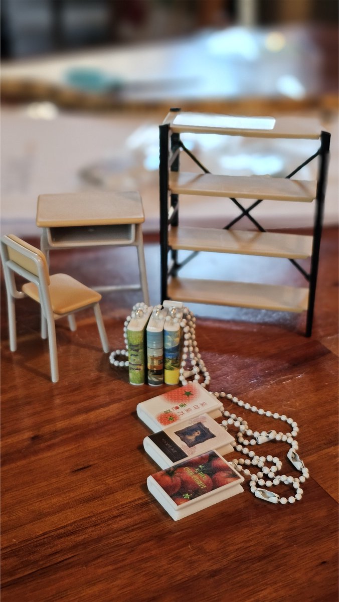 미니 책 키링 EVENT ˚* ੈ✩

대표님께서 직접 개발중이신 미니어처 시리즈 n번째...😶‍🌫️
좋아하는 책부터 웹소설 단행본 표지까지 전부 내 손안에❣️

온 지구를 미니어처로 만들 그 날 까지 계속 개발될 미니어처 시리즈 •ू♡
#RT + #팔로우 해주신 세분을 뽑아 4개 1세트로 제작해드립니다 💞