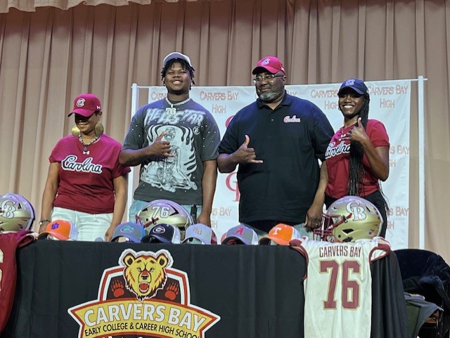 Per <a href="/Rivals/">Rivals</a> - Carvers Bay standout <a href="/guileszyon/">Zyon Guiles</a> is now the #1 ranked IOL in the nation.  He's 37th overall. 

This ABC 15 All-Zoner has been committed to South Carolina since March.
