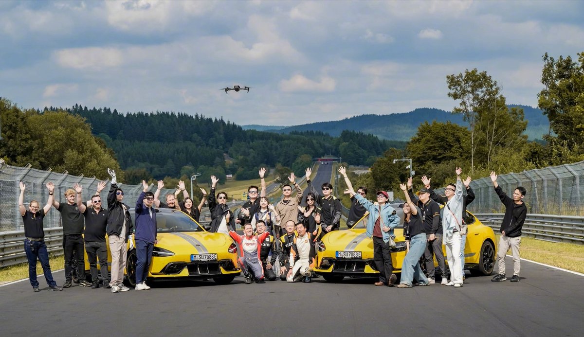 What a moment for Xiaomi EV Ultra Club! We invited a select group of Ultra Club members to the Nürburgring for an exclusive test event. Their pride and excitement made it truly unforgettable.