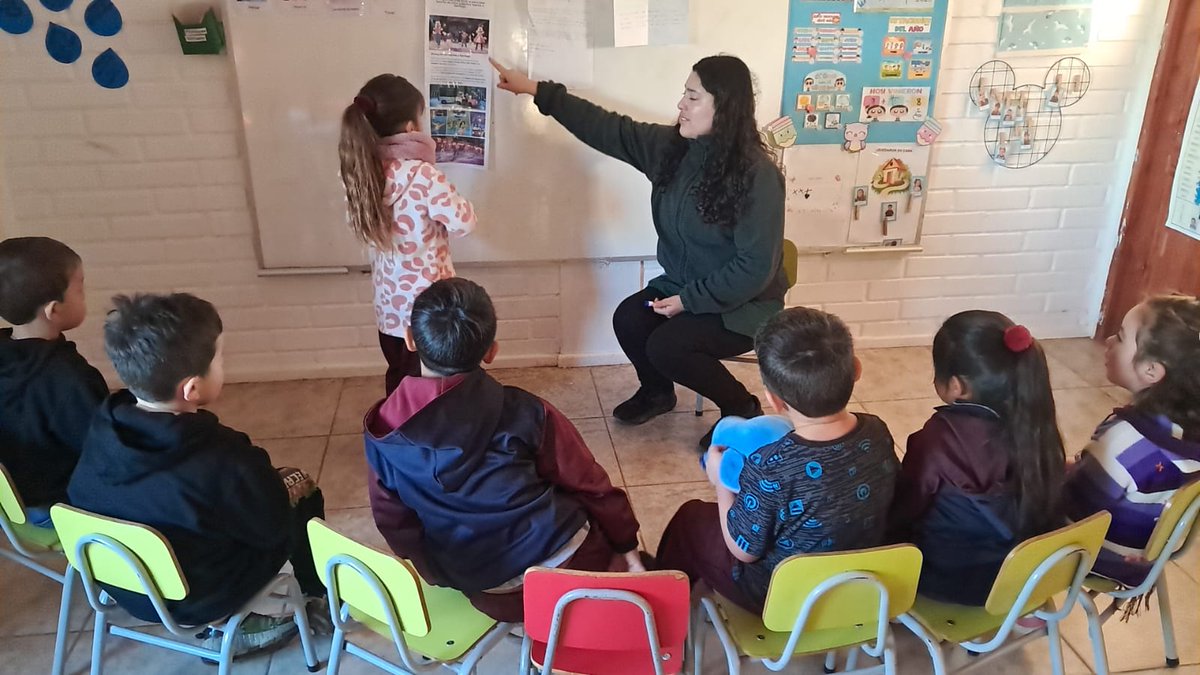 Esc_ElConvento's tweet photo. Los más peques presentando sus exposiciones 😍 https://t.co/6zSvgnCp5v