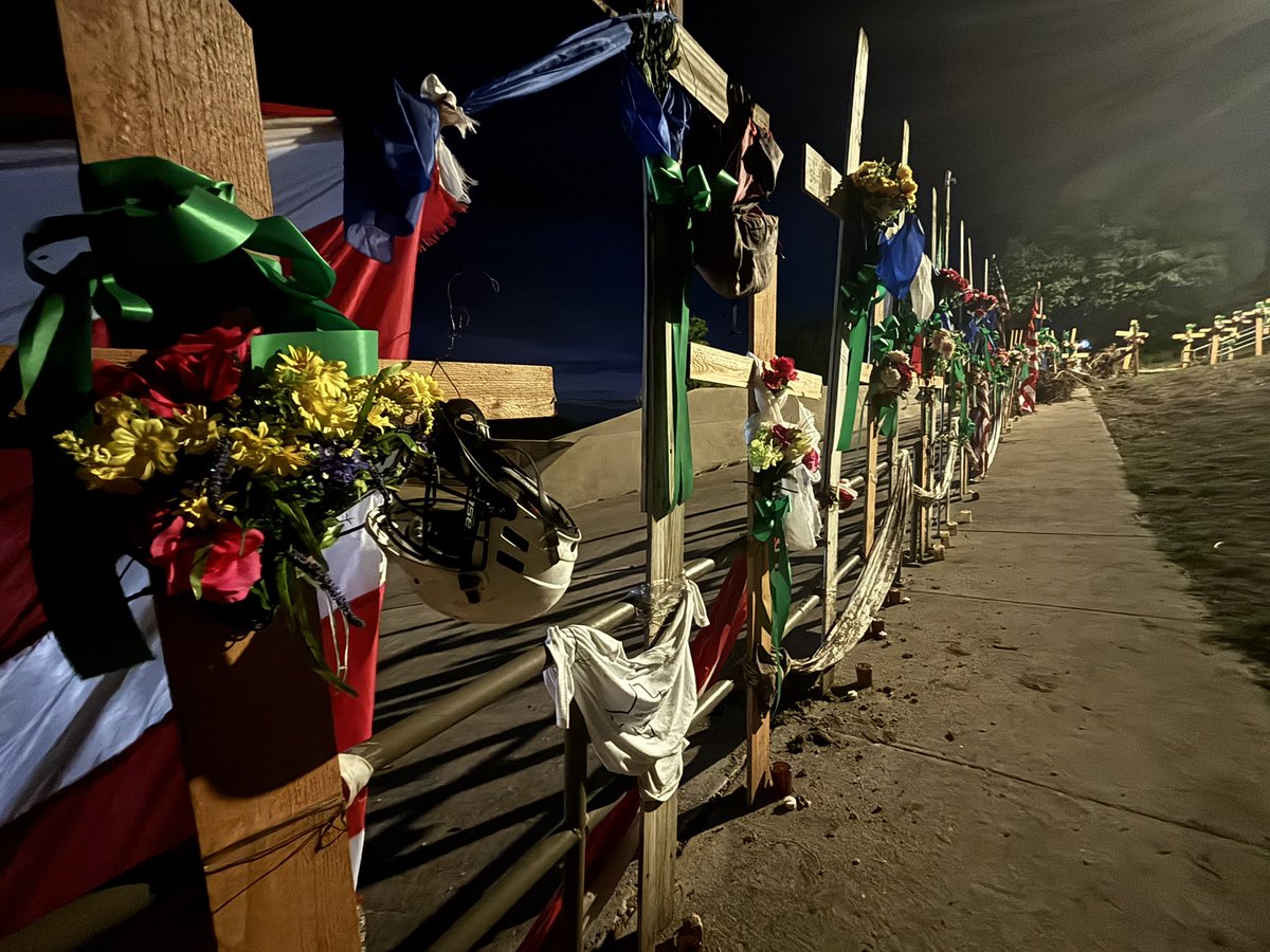 AmandaHTV's tweet image. 100+ crosses and counting. Roberto Marquez says he will be here building them and setting them up as long as it takes to honor those killed in the Texas floods.
+
A beautiful tribute for those tragically lost. The story behind making these coming up on @khou11 at 10.