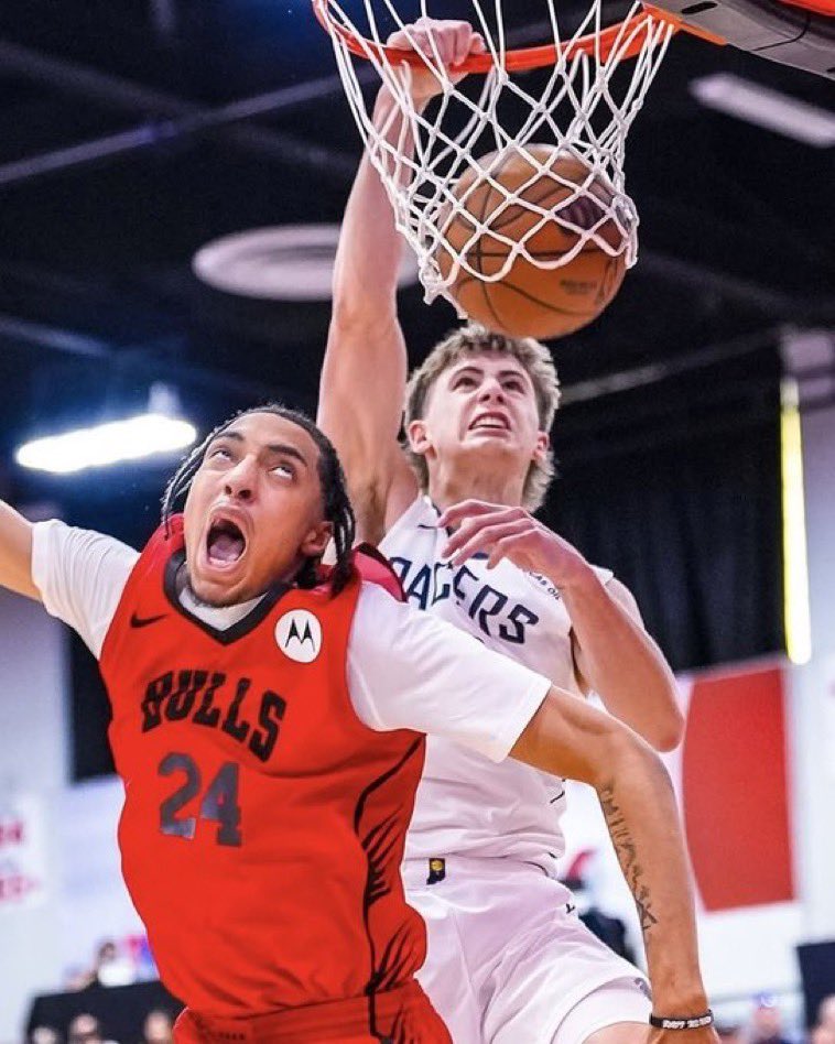 This is the worst poster dunk of all time. Bulls player has to retire. Or kill the photographer. I can’t stop laughing at this. It’s a work of art.