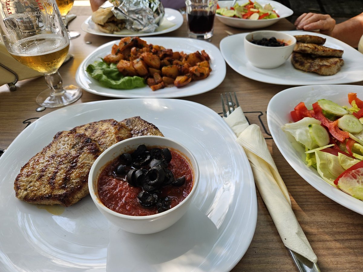 I've been dining out lots in Brasov in the last few weeks.  Find out about the local restaurants on my #travelblog post.

rjontour.com/restaurants-br… #TravelTuesday #foodie