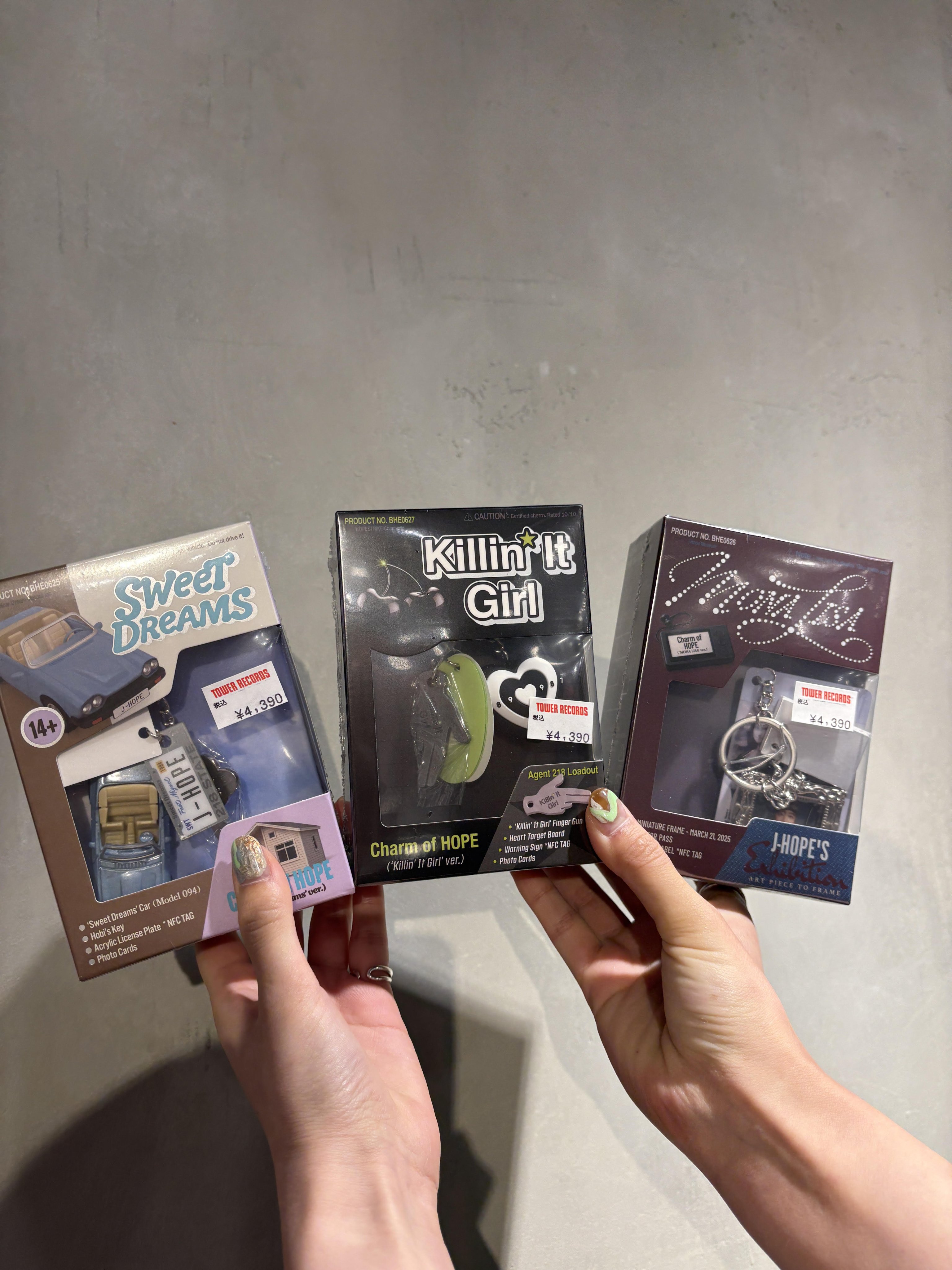 J-HOPE 展示会 AND WHAT？ どんぐり キーリング ロサンゼルス j-hope AND WHAT? EXHIBITION マイクキーリング - メルカリ