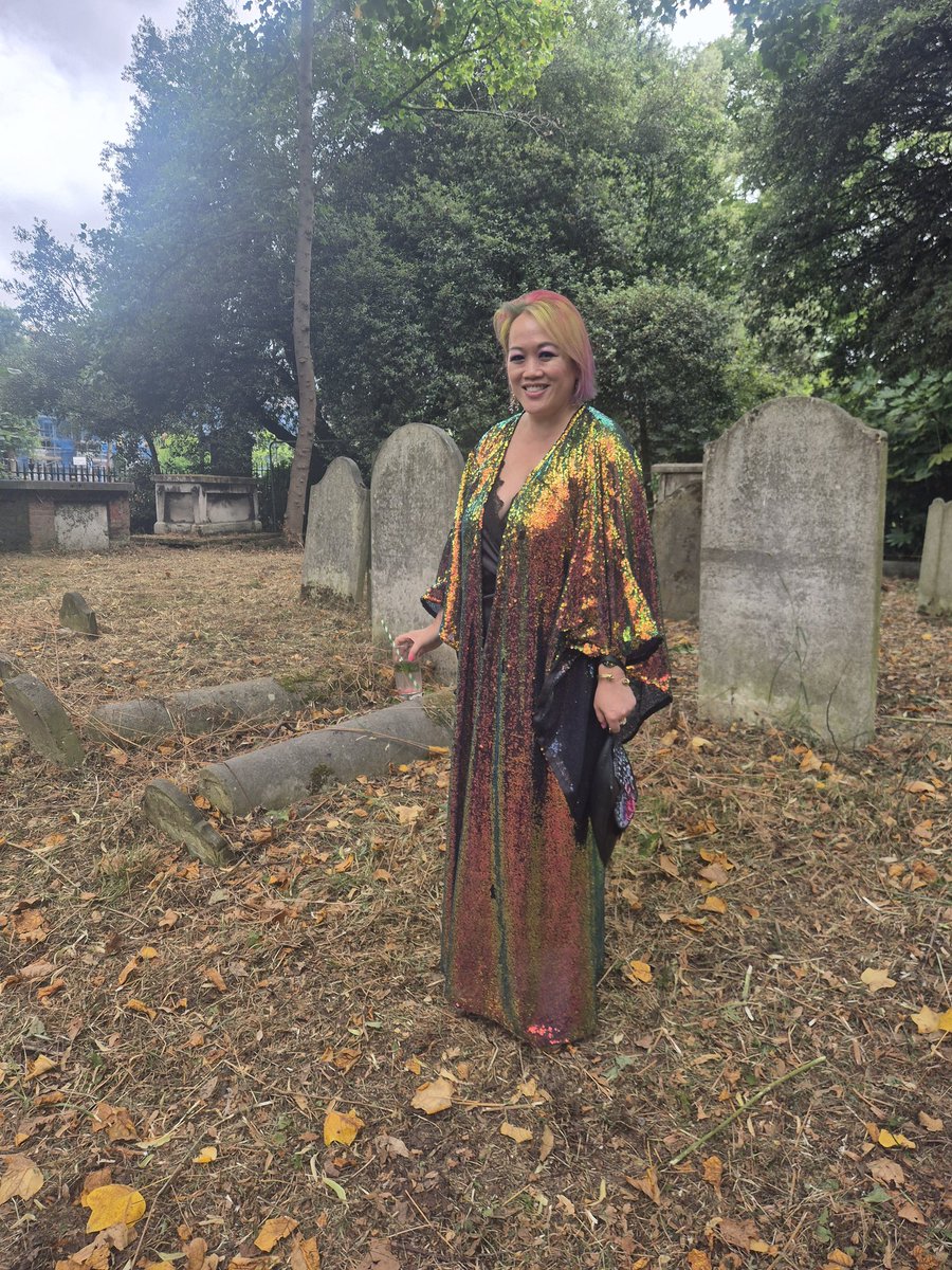 maxinekwokvln's tweet image. The wedding reception was in the churchyard! I'm not just being morbid!@byVINNIK
