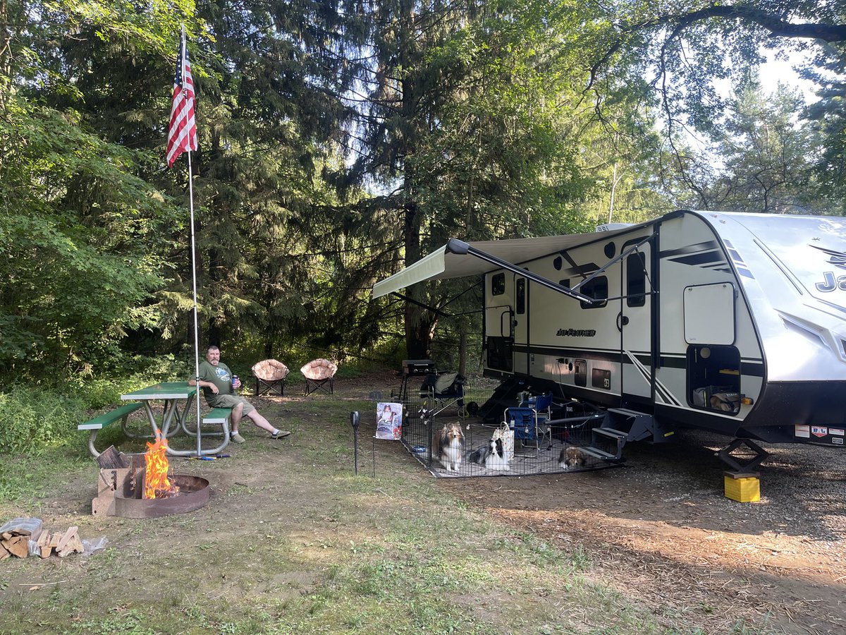 Day one was getting use to the area, pick up provisions for the duration and relaxing. Tomorrow we start the adventuring.  Things planned, two state parks for hikes and #POTA, then back to the campground to try out our brand new inflatable Kayaks.  Ohio is gonna be fun. #HamRadio