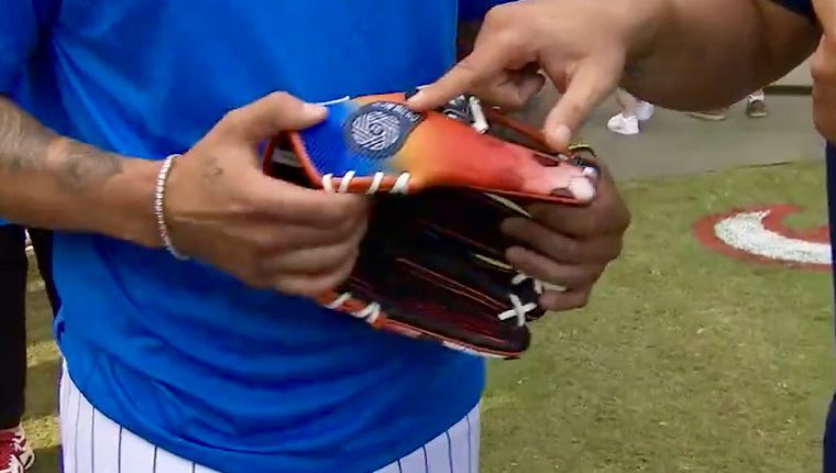 annieheilbrunn's tweet image. .@RawlingsSports made Manny Machado a @sandiegofc glove, which he used for Workout Day at the All-Star Game today. #Padres