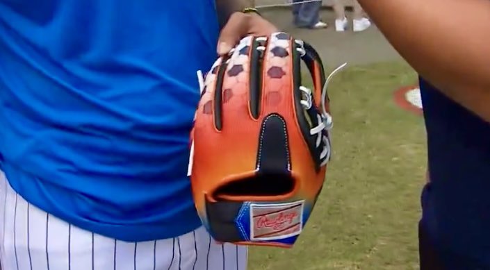 annieheilbrunn's tweet image. .@RawlingsSports made Manny Machado a @sandiegofc glove, which he used for Workout Day at the All-Star Game today. #Padres