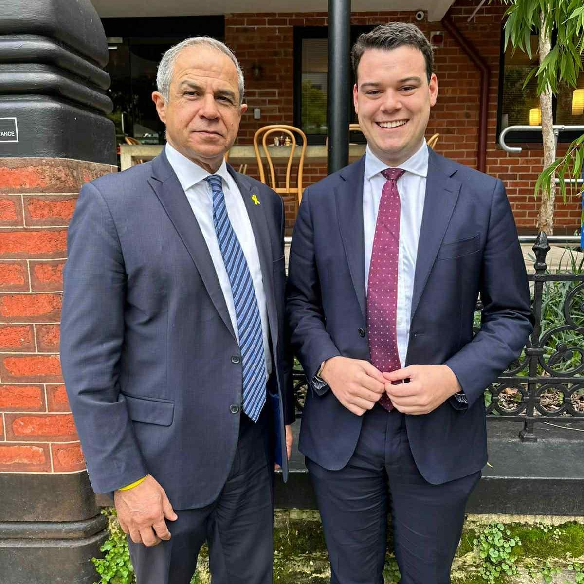 ALSF's tweet image. 🤝 The President of the Federation, Cooper Bates, had the oppertunity today to meet with the Ambassador of the State of Israel to Australia, His Excellency Mr @MaimonAmir 

The two discussed the alarming rise in antisemitism on Australian campuses.

Every student, regardless of…