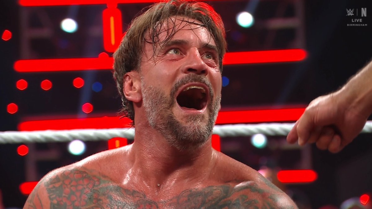 topptveit's tweet photo. #WWERaw https://t.co/GGivRwEjll