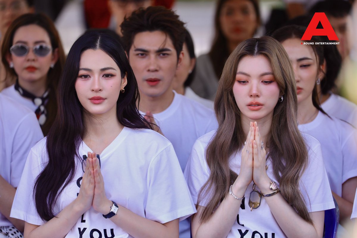 “หลิง - ออม” ในพิธีบวงสรวง ชีวิส์ ‘เพียงเธอ Only You The Senes’

LINGORM ONLY U WORSHIP
#บวงสรวงซีรีส์เพียงเธอ
#หลิงออม #LingOrm 
#หลิงหลิงคอง‌ #linglingkwong
#ออมกรณ์นภัส #Ormkornnaphat
#เพียงเธอ #OnlyYouTheSeries