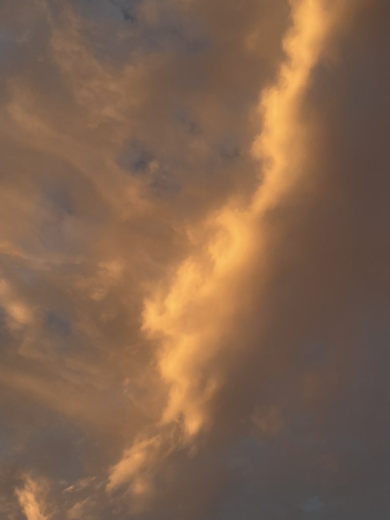 arash_B99's tweet photo. Look at the fking clouds man https://t.co/DBg1eiwEoh