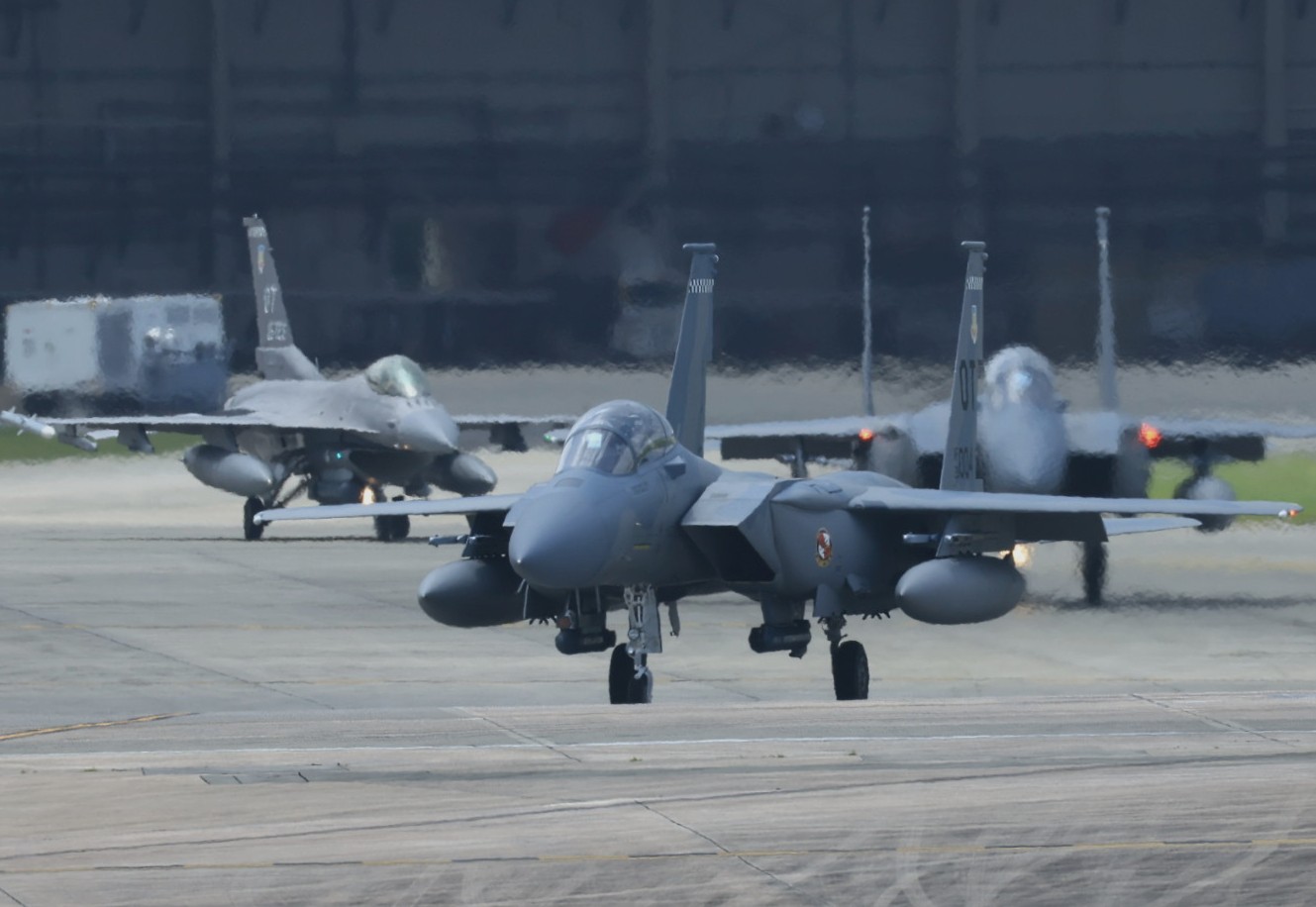 ラスト1セット 4/27 23:59削除予定 最終値引 F-15EX 嘉手納基地 米軍嘉手納基地に「F-15 EX」戦闘機2機が飛来し訓練 退役F-15