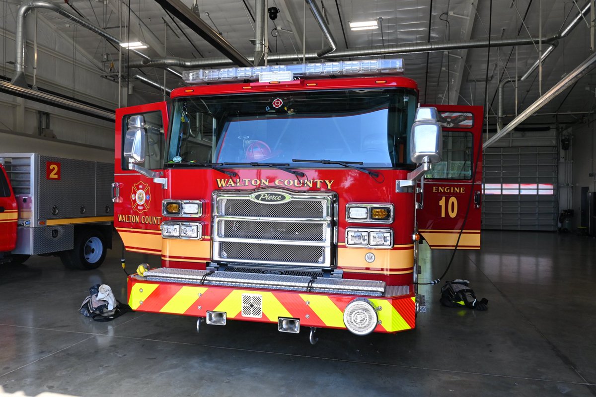 Out here lookin’ like a 10/10. 🤩🚒