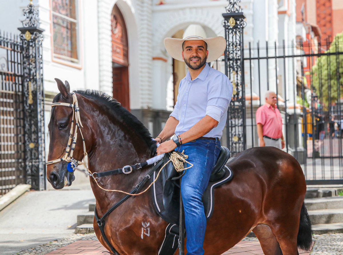 castridaniel_'s tweet photo. En Colombia 🇨🇴 el sector equino aporta significativamente a la economía nacional🐴 contribuyendo con alrededor de 6 billones de pesos anuales, generando 480.000 empleos directos y muchos más indirectos 🐎 #Caballo #Caballos #Sabaneta #Antioquia #Colombia #Horse #Horses #Equino https://t.co/aukODil2N8