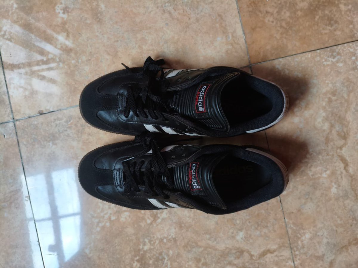 hesttynt's tweet photo. ADIDAS SAMBA 
ORI!!
pemakaian 2x aja, dijual krn mau ganti sepatu. barang masih mulus gaada minus. box masih ada.
ukuran 43 1/3
27,5cm
unisex

harga beli 2,2jt
jual 1,8jt nego tipis https://t.co/vfilsDSgKC