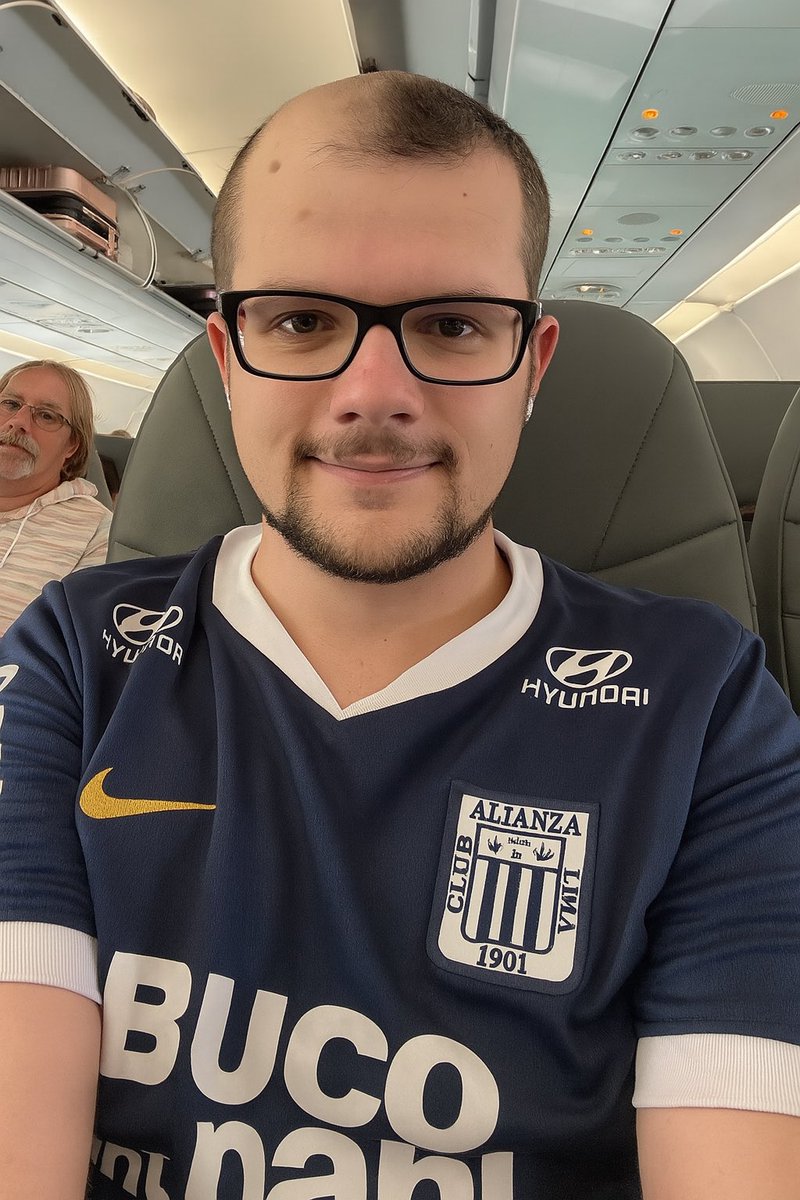 futbolero31a's tweet photo. @CaTimbits @ErrorArbitralTR DENLE SU COPA INSULTO AL GRINGU HINCHA DE MEDIO PELO LIMA
#yellowtooth https://t.co/eZwvv6rytu