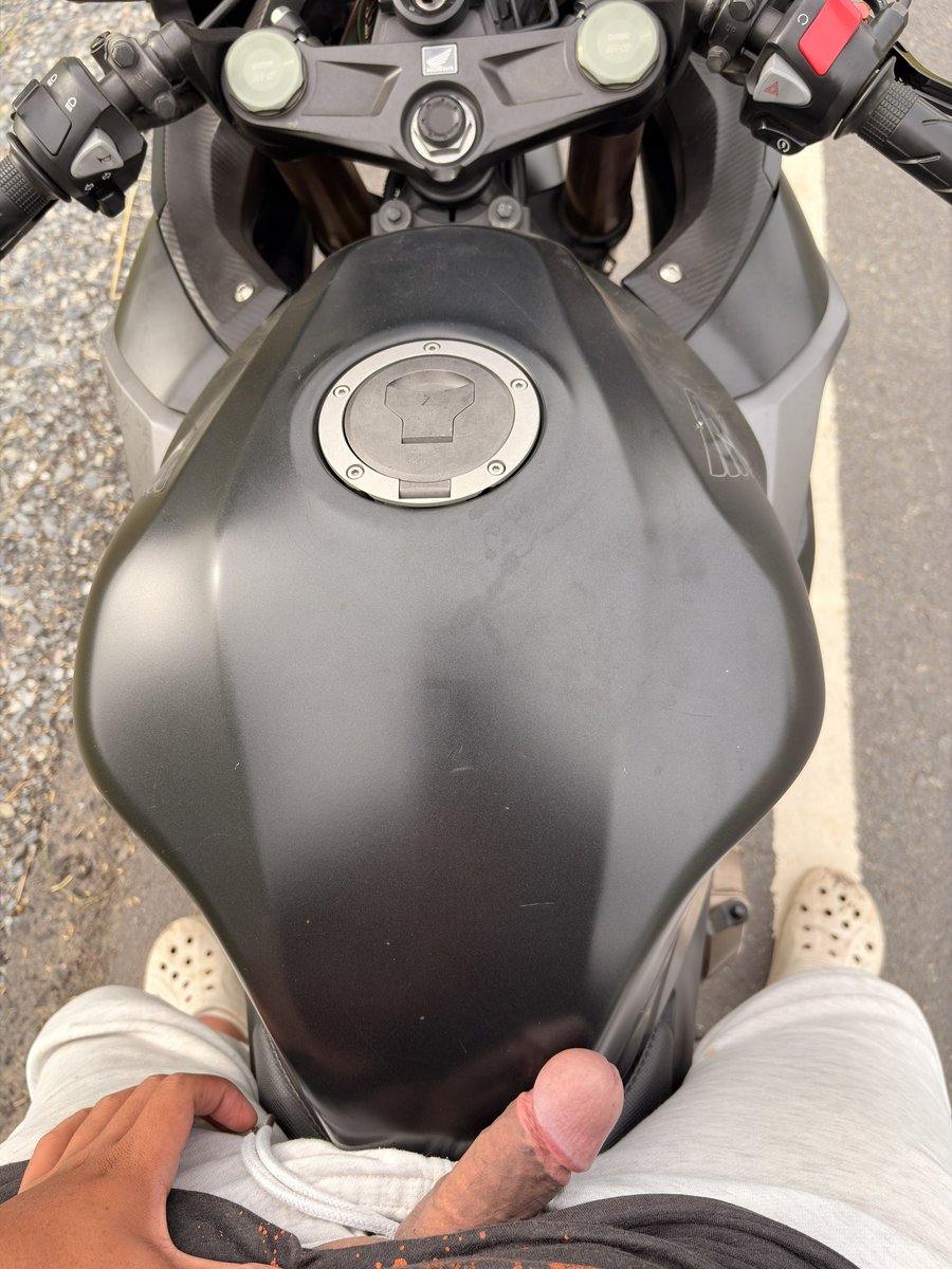 AlwaysSex_4's tweet photo. ��ช้าๆอากาศดี 🫣
#ควย #ควยใหญ่ #ควย54 #ไบ #bisexual #gay #outdoor #เอ้าดอร์  #เอ้าดอร์โชว์ควย  #เอ้าดอร์ข้างทาง #โชว์ควย https://t.co/LOfTnl3P1x