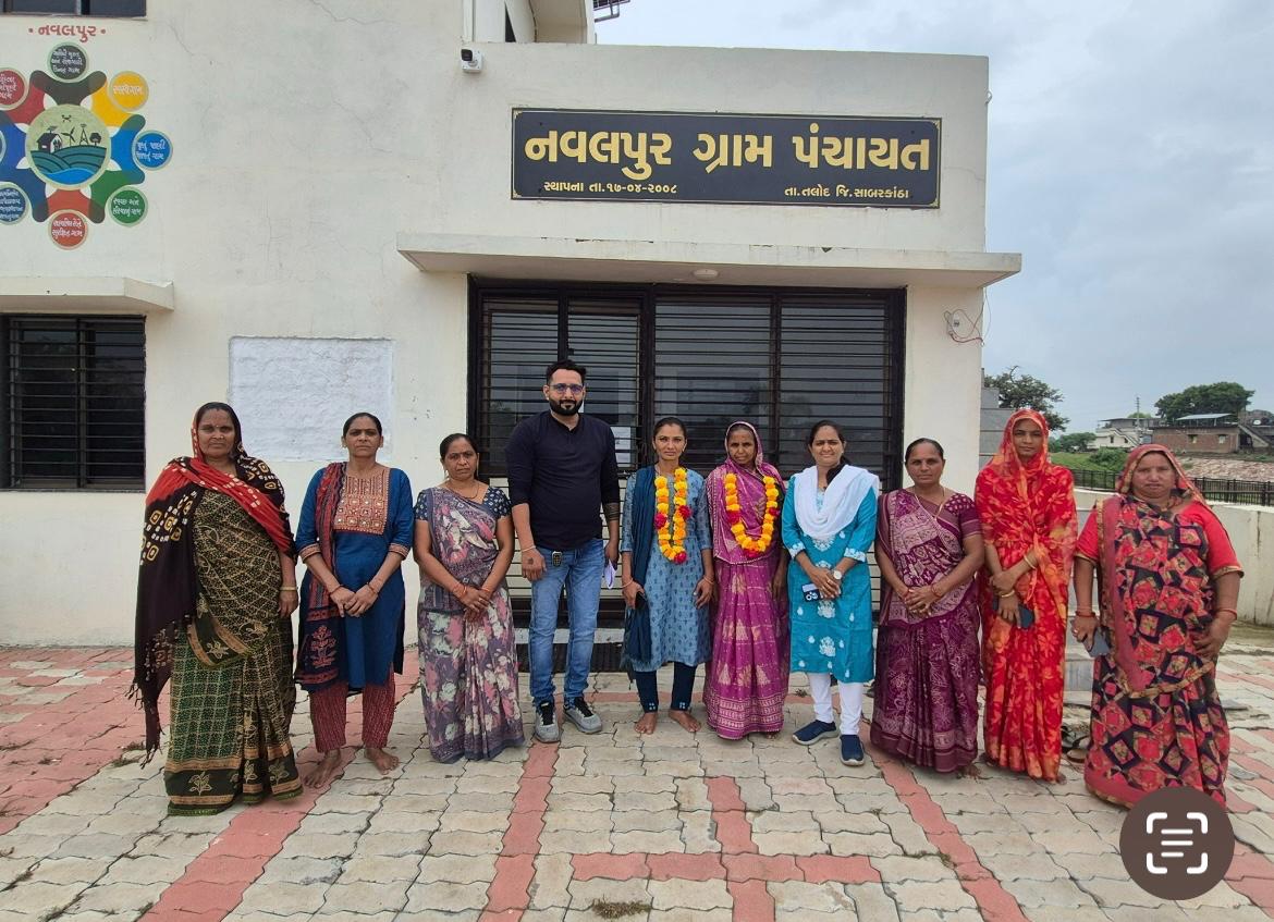 તલોદ તાલુકાનું નવલપુર ગામ કે જ્યાં સરપંચ,ડે.સરપંચ અને તમામ ગ્રામ પંચાયતના  સભ્યો મહિલાઓ બીનહરીફ ચૂંટાઈ છે. ગુજરાતમાં તમામ મહિલાઓ સદસ્યો વારી આ સમરસ પંચાયતએ પંચાયતી રાજમાં ગામની એકતાનુ  જીવંત ઉદાહરણ છે. મહિલાઓની આગેવાનીમાં આજે નવલપુર ગામ વિકાસનું એક મોડલ વિલેજ બનવા જઈ રહ્યું છે.