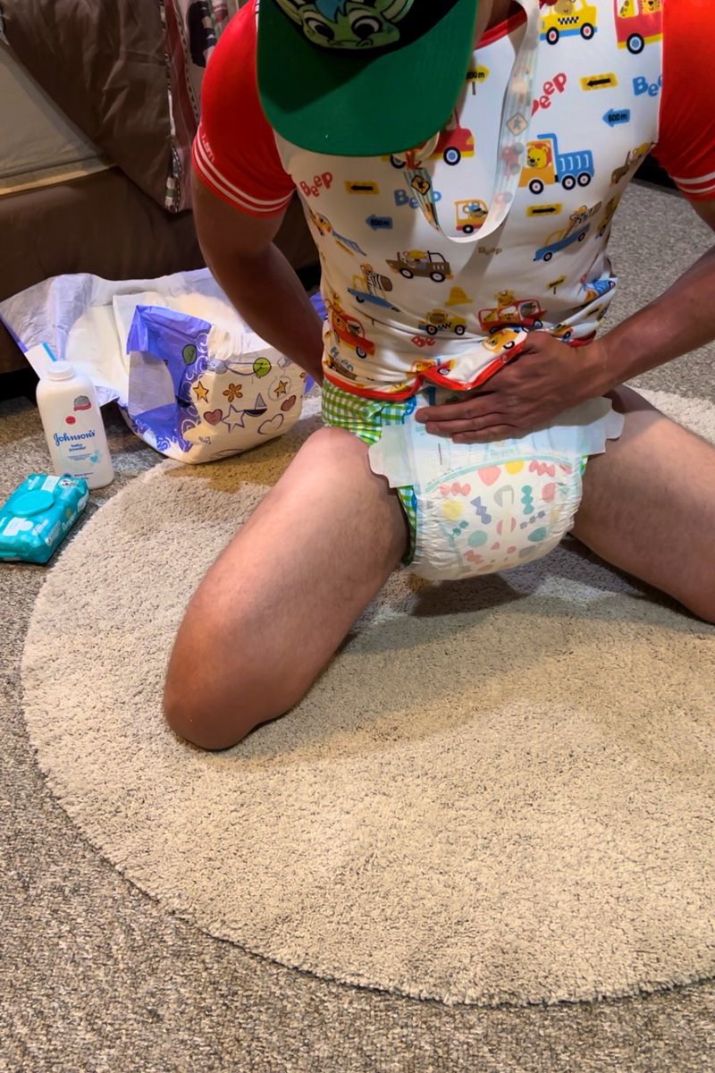 Can’t tell if my paws are missing if they’re hidden🌧️

#abdl #abdlboy #abdlcommunity #diaperboy #diaperlover #diaperfur