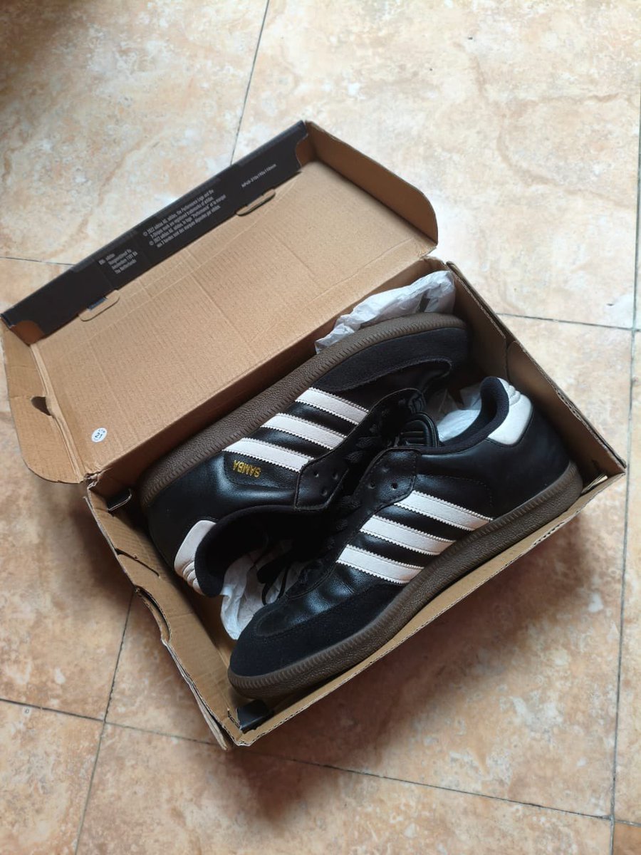 hesttynt's tweet photo. ADIDAS SAMBA 
ORI!!
pemakaian 2x aja, dijual krn mau ganti sepatu. barang masih mulus gaada minus. box masih ada.
ukuran 43 1/3
27,5cm
unisex

harga beli 2,2jt
jual 1,8jt nego tipis https://t.co/pNF0N5R7KQ