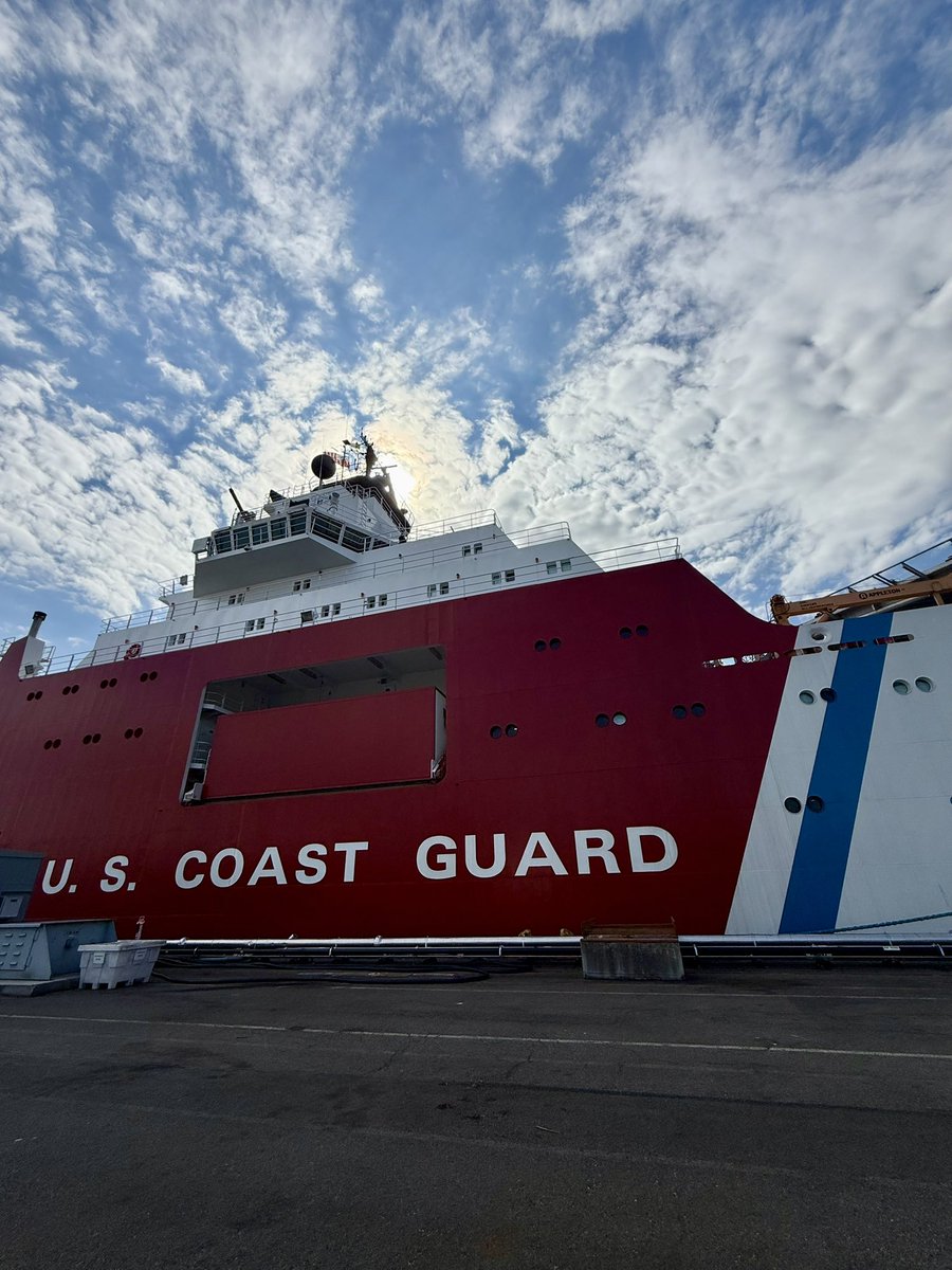 NancyLoo's tweet image. TUESDAY on @EVargasTV: An exclusive @NewsNation look at the Storis, the @USCG‘s first new icebreaker in 25 years (we’re live on board from its temporary berth in Seattle) - Why an increased U.S. Arctic presence is underway. @NewsNationComms