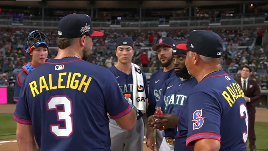 AndyMcKayHG's tweet image. Watching Cal win the HR derby with his dad, brother, and teammates shows the world exactly who he is - a world-class competitor who hasn’t forgotten where he came from and is loved by his teammates. Congrats to Cal and the Raleigh family. Grateful that you are a Mariner. 🔱