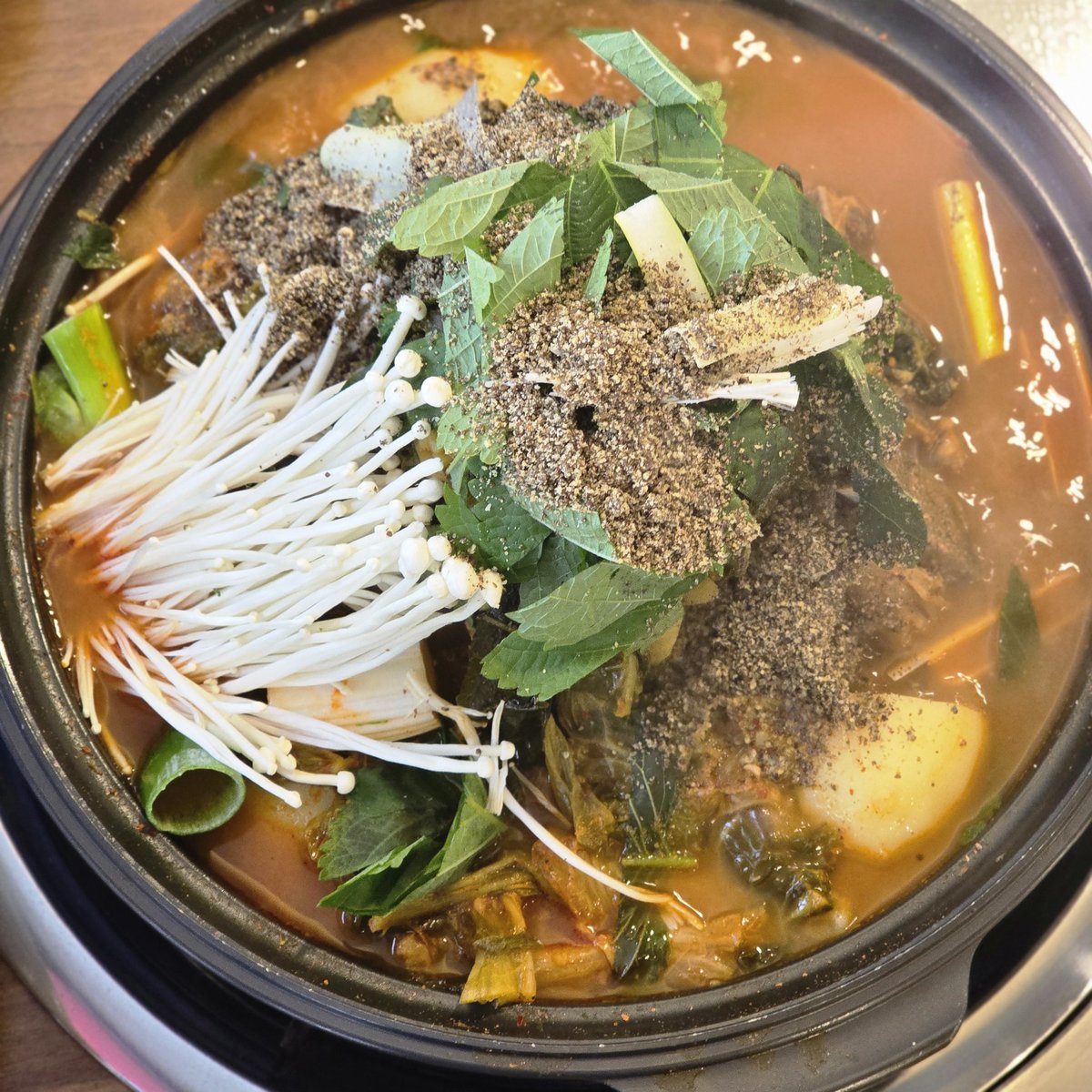 무엇이든메타몽 tweet media
