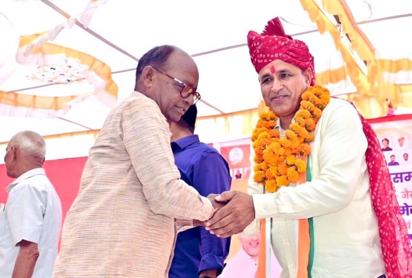 बाड़मेर-जैसलमेर सांसद श्री उम्मेदाराम बेनीवाल जी को जन्मदिन की हार्दिक बधाई एवं मंगलमय शुभकामनाएँ। 

ईश्वर आपको उत्तम स्वास्थ्य, सुदीर्घ एवं खुशहाल जीवन प्रदान करें।<a href="/UmmedaRamBaytu/">Ummeda Ram Beniwal</a>