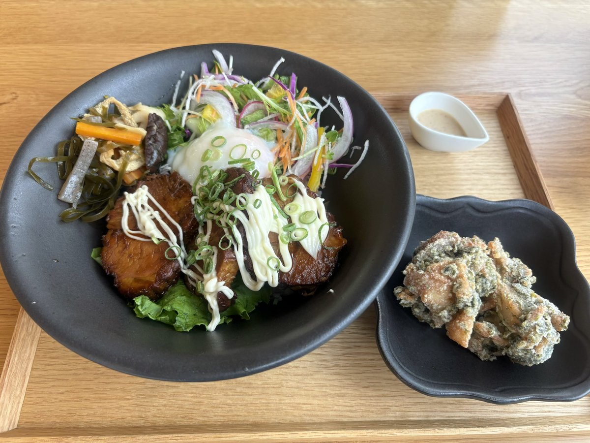 workout7ken's tweet photo. 今日はジム後に

岩手県陸前高田市
和笑輪にて久しぶりのランチ✨

焼豚プレートに海苔塩唐揚げをプラス

いつも目で楽しんで味も美味しい😋
チャーシューもホロホロ😆

最高最高👍 https://t.co/4ZfUJ4efXJ