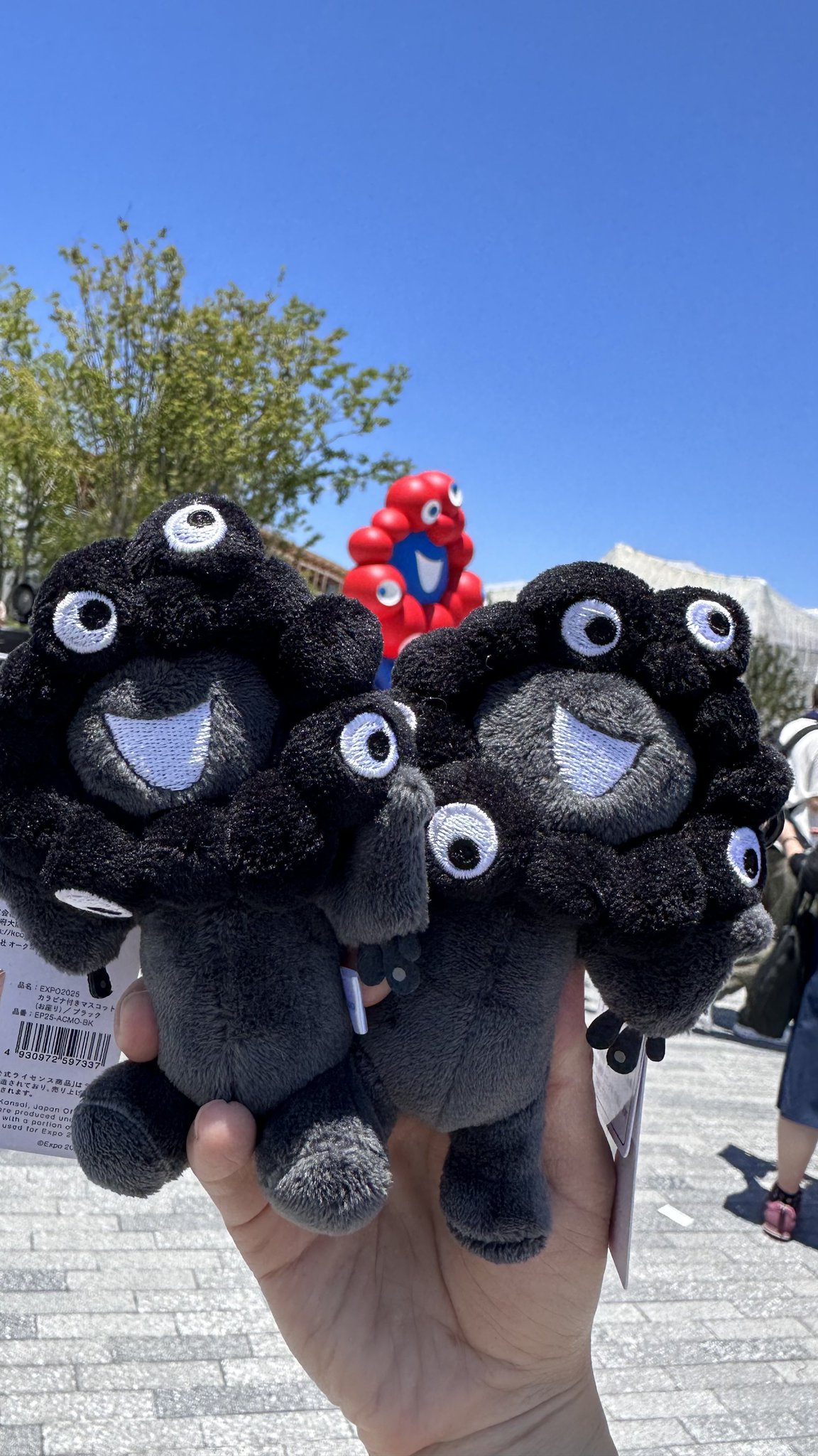 新品 大阪万博 ミャクミャク 座り黒 カラビナ付きマスコット