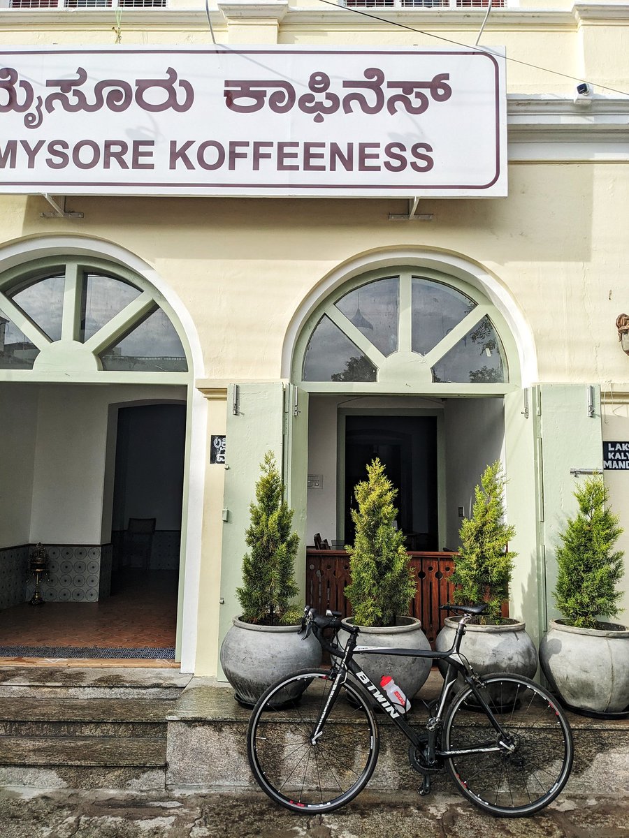 Betta. #streetsofmysuru

#mysuru #mysore #shotonpixel #chamundihills