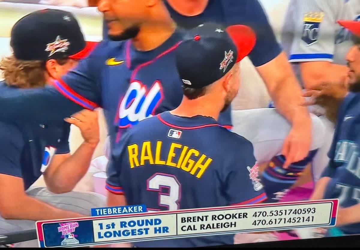 The difference between Cal Raleigh winning the #HomeRunDerby and getting sent home after round one: