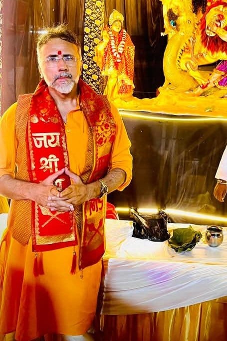 मैं  मुस्लिम होकर खुलकर कहता हूं सनातन धर्म को मानता हुं और सनातन संस्कृति को अपनाना चाहता हूं क्या आप लोग मेरा साथ देंगे बताएं और मुझसे जुड़ते जाएं...