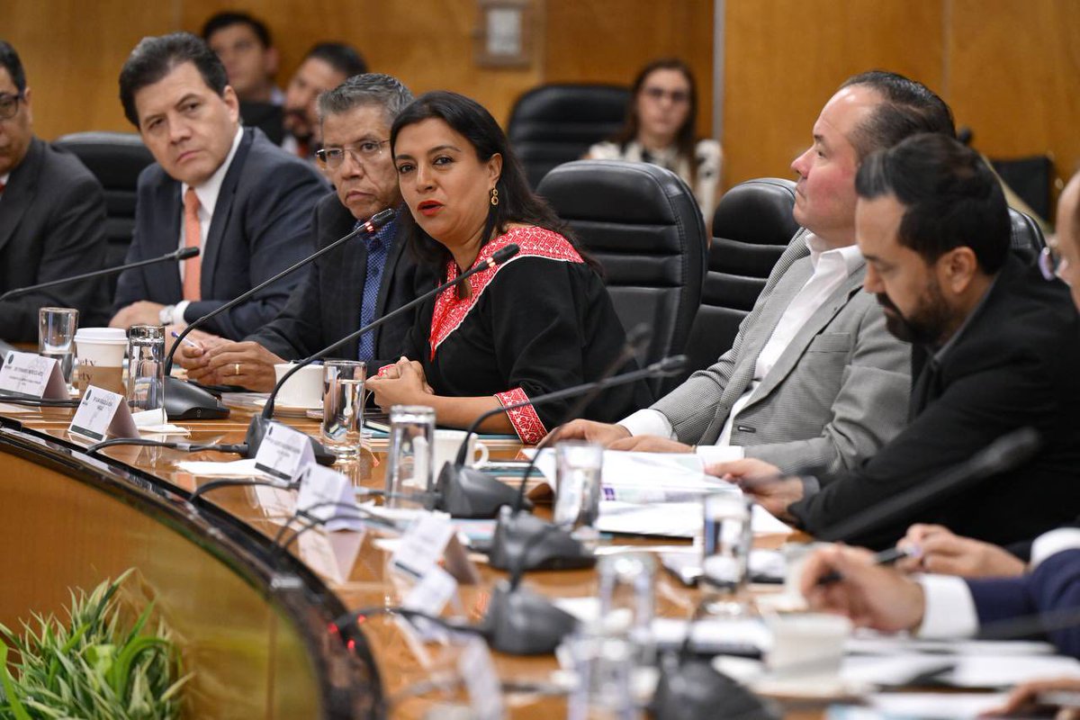 🤝 La Comisión de Trabajo y Previsión Social se reunió con el titular de la <a href="/Profeco/">Profeco</a> , César Iván Escalante Ruíz, para dialogar sobre las acciones y estrategias implementadas en la protección de los derechos de las y los consumidores.

✅ ¡Fortalecemos la colaboración