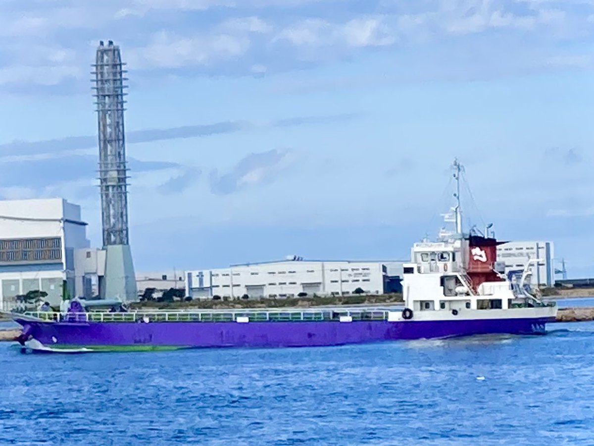 この船の会社の人、初号機好きなのかにゃー？って見るたびにいつも思っている。