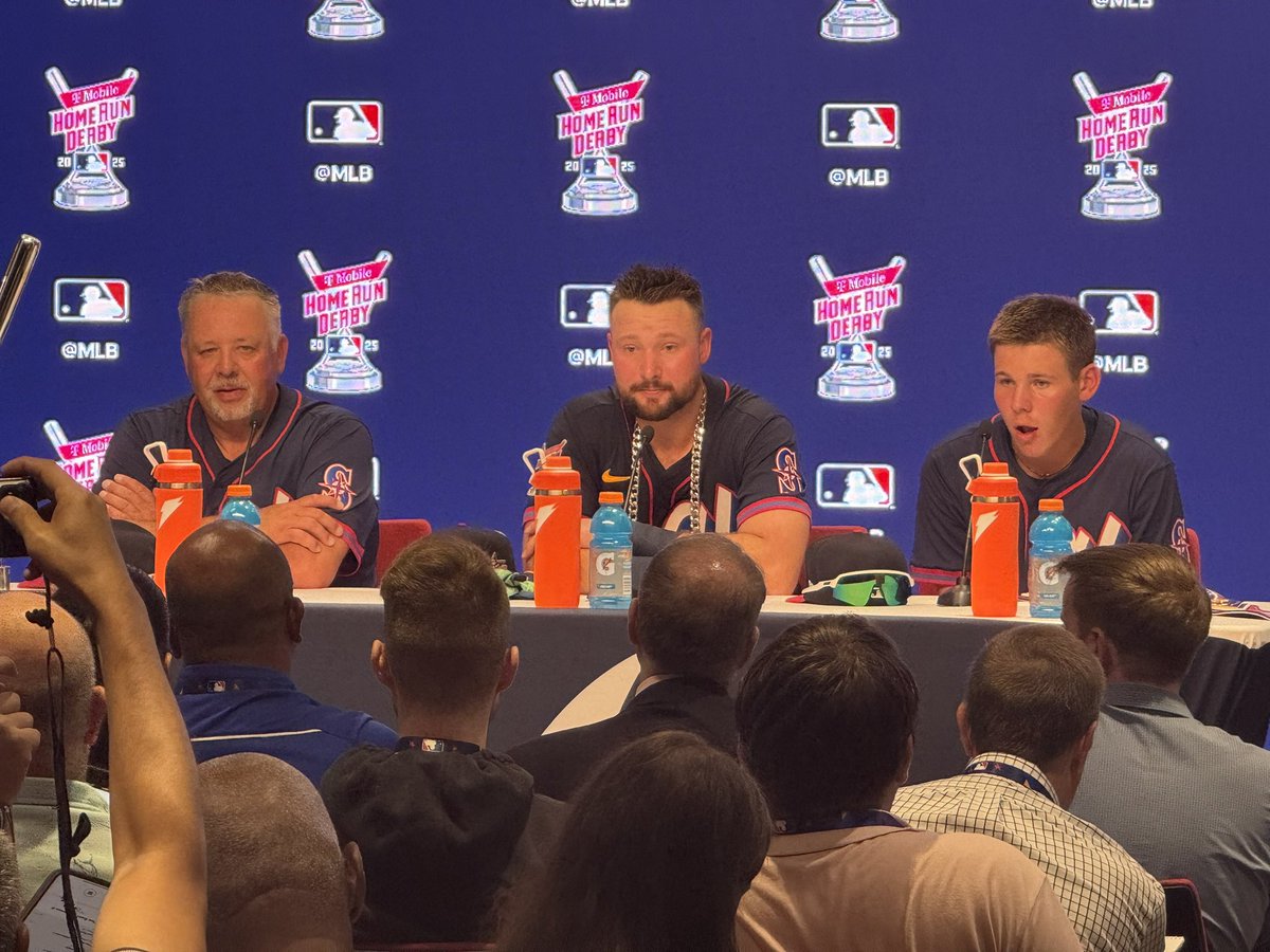 Cal Raleigh with the HR Derby trophy, title, and chain. Along with his father and brother. Very cool moment for the Big Dumper. #HomeRunDerby