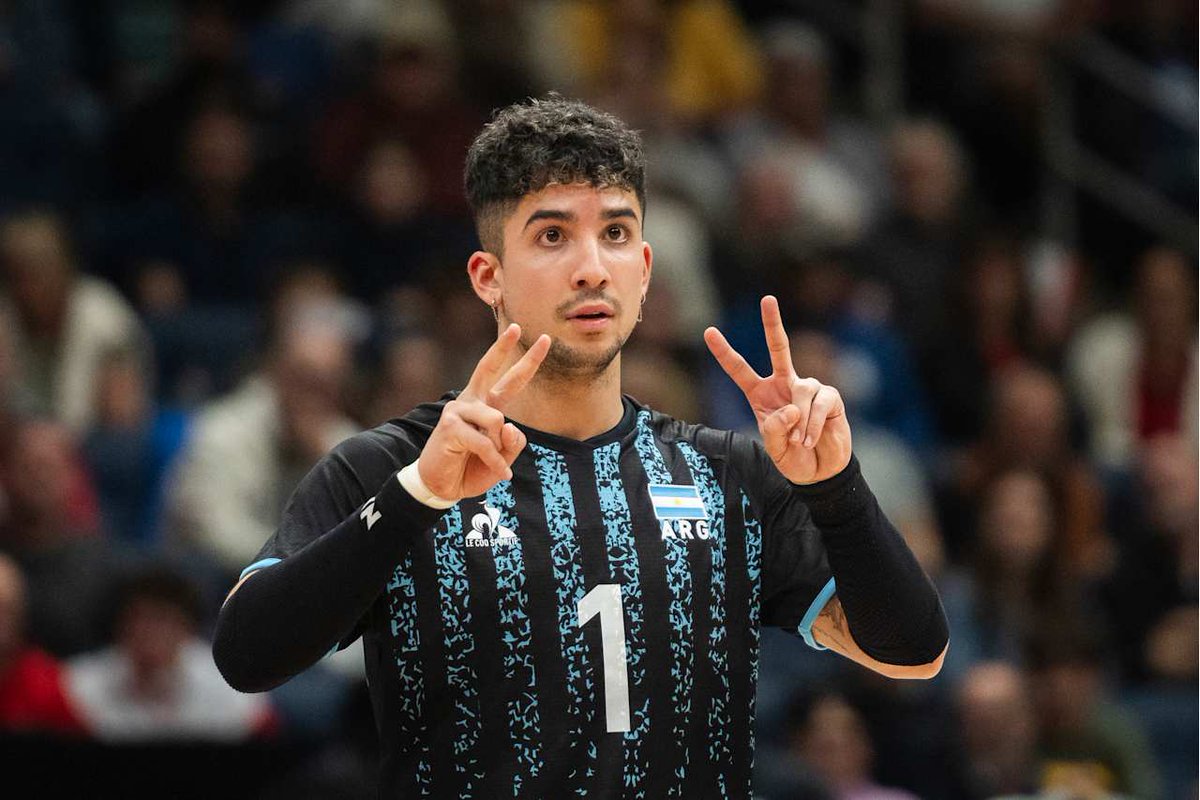 🇦🇷 En la medianoche de este martes, la Selección Argentina inicia la búsqueda de su pasaje al Final 8 de la #VNL2025

La celeste y blanca enfrentará a 🇧🇷 Brasil, el puntero del torneo

Al día siguiente, partidazo contra el local 🇯🇵 Japón

📊 Vamos con data clave

🧵 Abro hilo