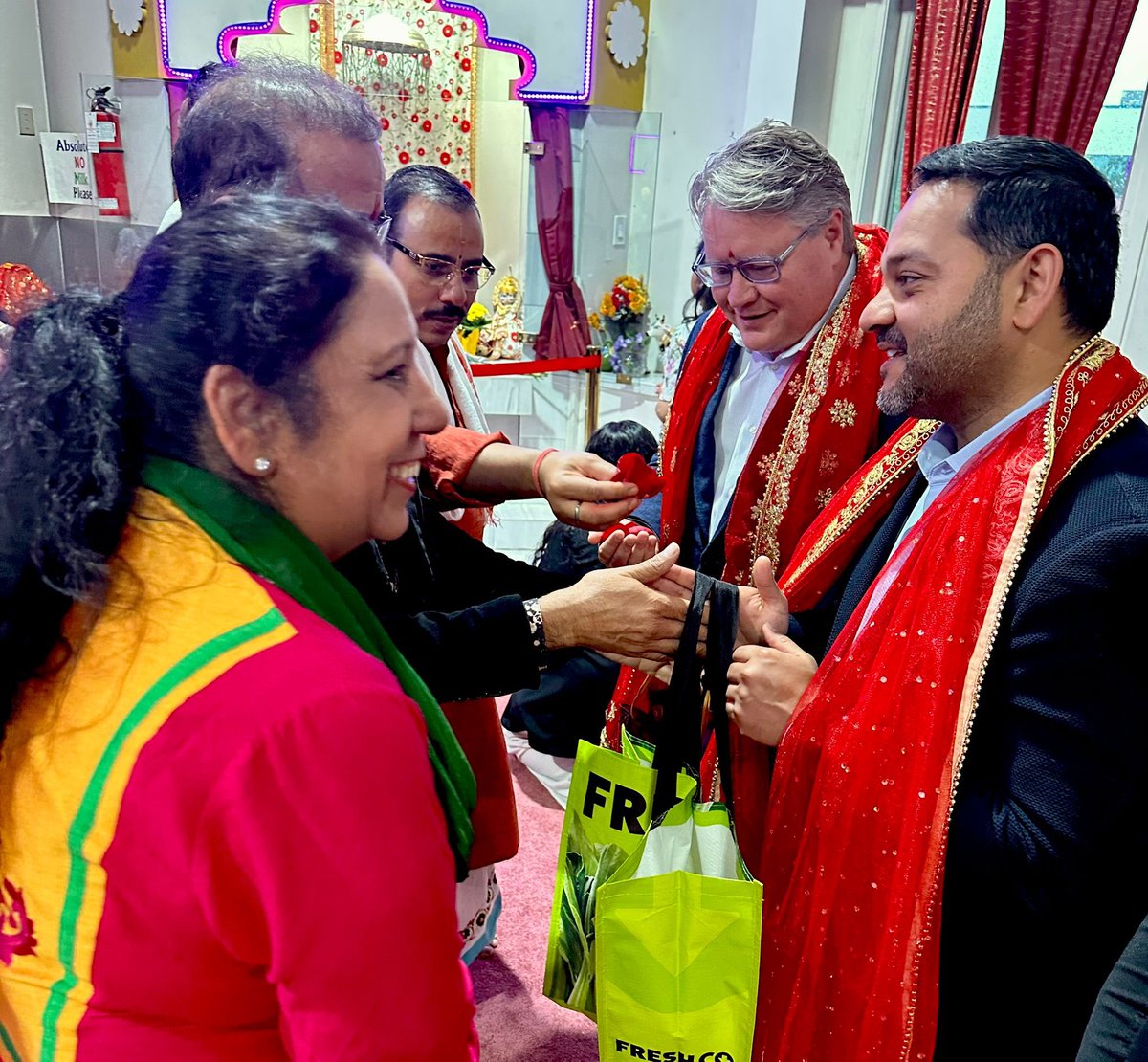 shuvmajumdar's tweet image. Visited the Hindu Society of Calgary Mandir with MP @RichardBragdon – a cornerstone of service and generosity.
The Mandir’s commitment to uplifting others through charity, tradition, and community spirit reflects the values of faith, family, and freedom that make our country…