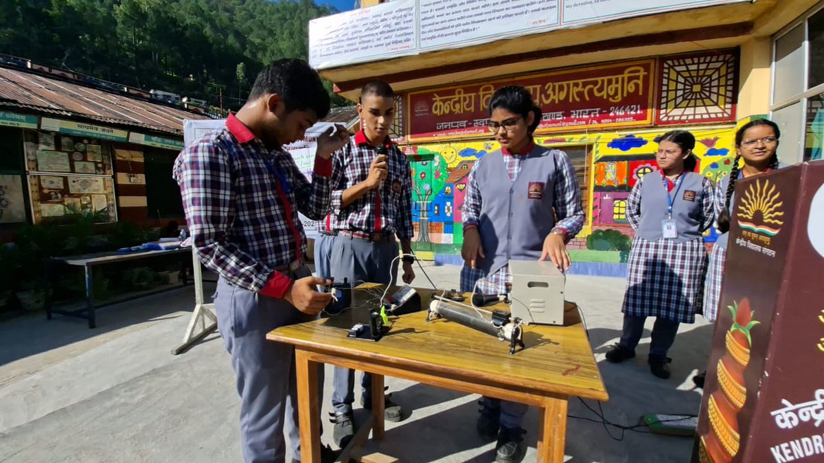 kvaug1947's tweet image. STEM Activity Day 2 🔬⚙️
Theme: INSPIRED Award & Vidyarthi Vigyan Manthan
Students explored science through innovation and inquiry, celebrating creativity, research, and a passion for STEM!
#STEMEducation #Innovation #VVM #INSPIREDAward
@KVS_HQ @FanpageKvs @EduMinOfIndia @ro_kvs