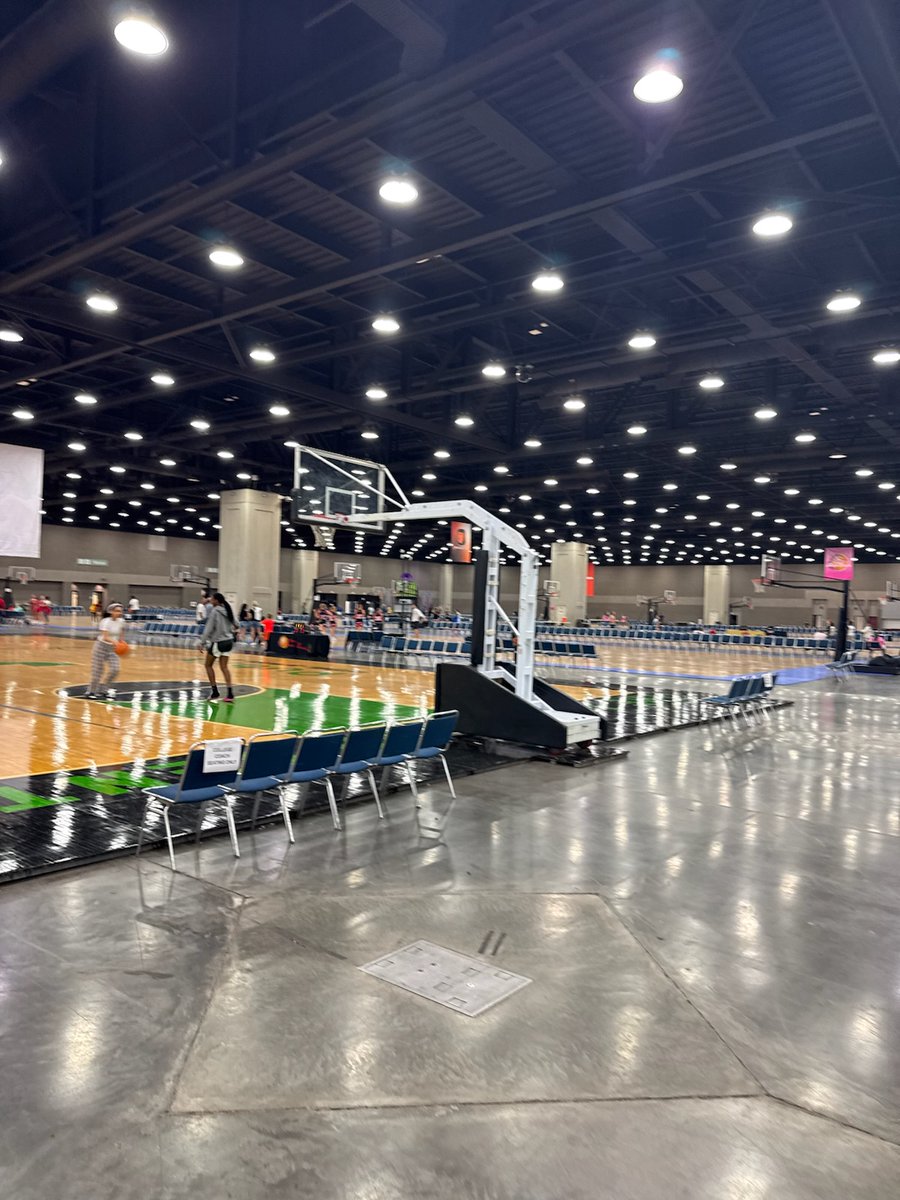 Run 4 the Roses week is a wrap. Greatful for the time spent on and off the court w/ our girls &amp; families.  Great games, performers, and team basketball over the span of 5 days.  Safe travels to all the players and coaches on the trip home. See you next weekend @ Spooky Nook PA!
