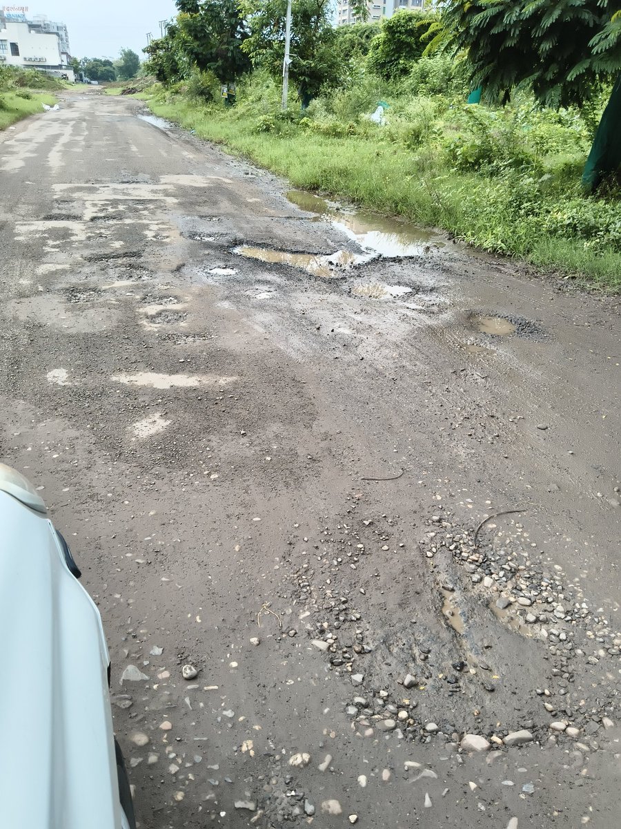 mehulpatel_ms's tweet photo. @VMCVadodara Pimpaleswar Mahadev to sunpharma road, near darshnam vananta, canal road, sunpharma road https://t.co/eAXMYd3r7W