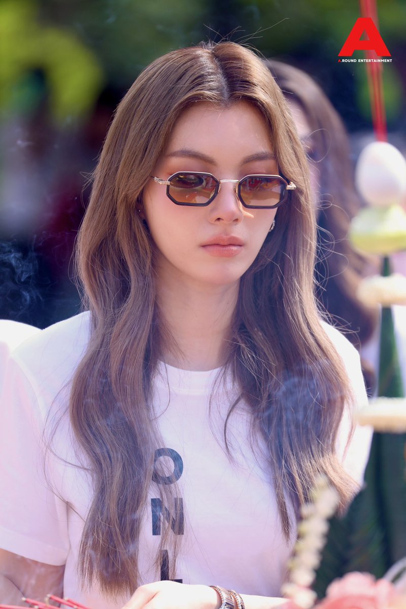 “ออม กรณ์นภัส” ในพิธีบวงสรวง ชีวิส์ ‘เพียงเธอ Only You The Senes’

LINGORM ONLY U WORSHIP
#บวงสรวงซีรีส์เพียงเธอ
#หลิงออม #LingOrm 
#ออมกรณ์นภัส #Ormkornnaphat
#เพียงเธอ #OnlyYouTheSeries