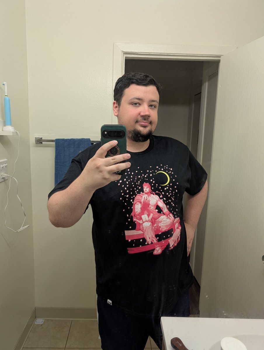 cafefunkfgc's tweet image. This Ryu shirt is too sick 🌸⚡🔥