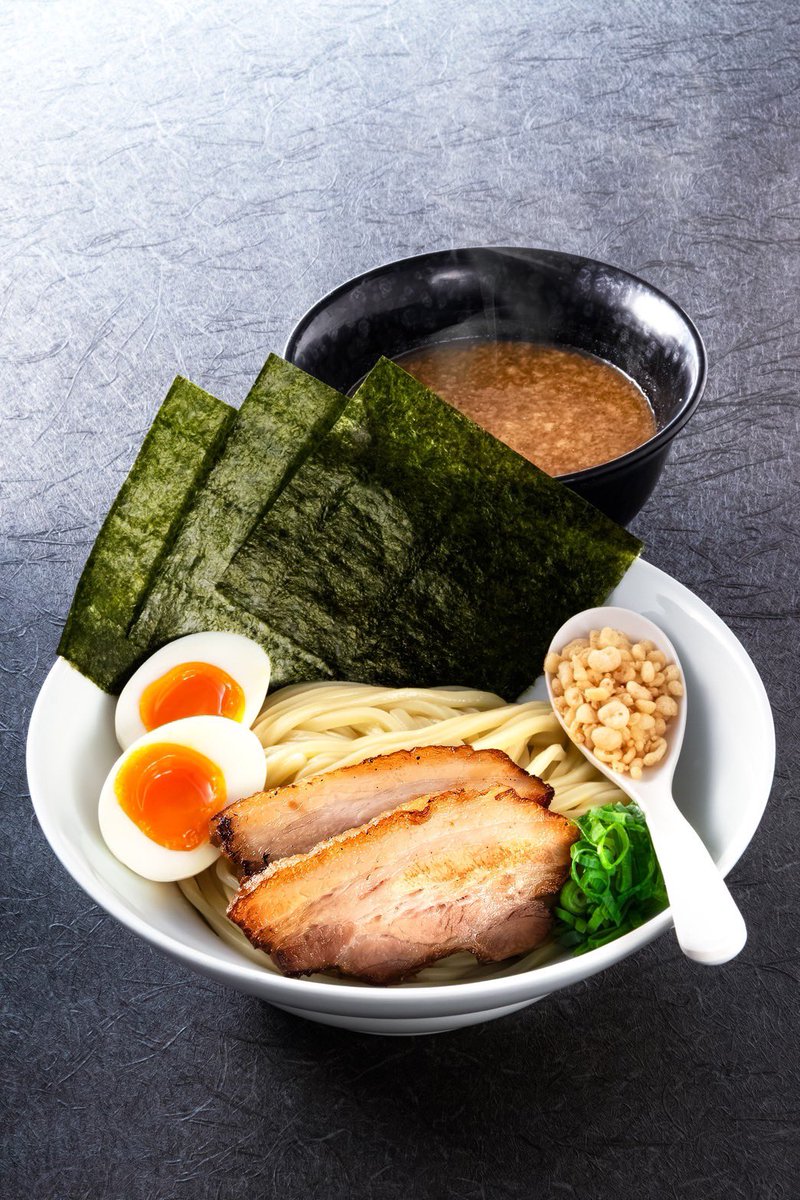 ippudo_roppongi's tweet photo. 昨日のツイートが大反響でビックリしております💦
そんな今日も変わらず元気に営業中🍜
本日もご来店お待ちしております！！
#ラーメン
#六本木 #一風堂 https://t.co/mFb7Pq02DP
