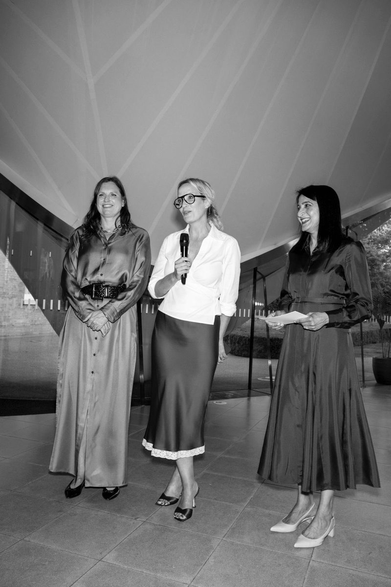 Nights like that  reminded me once again: when women come together, magic happens. 

Thank you to all the inspiring voices at, Serpentine Galleries 💛 especially  Hannah,Camilla,Anita for hosting us with finesse!